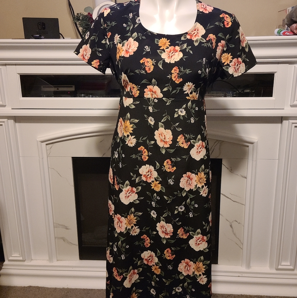 Womens floral floor length dress! - Picture 2 of 5
